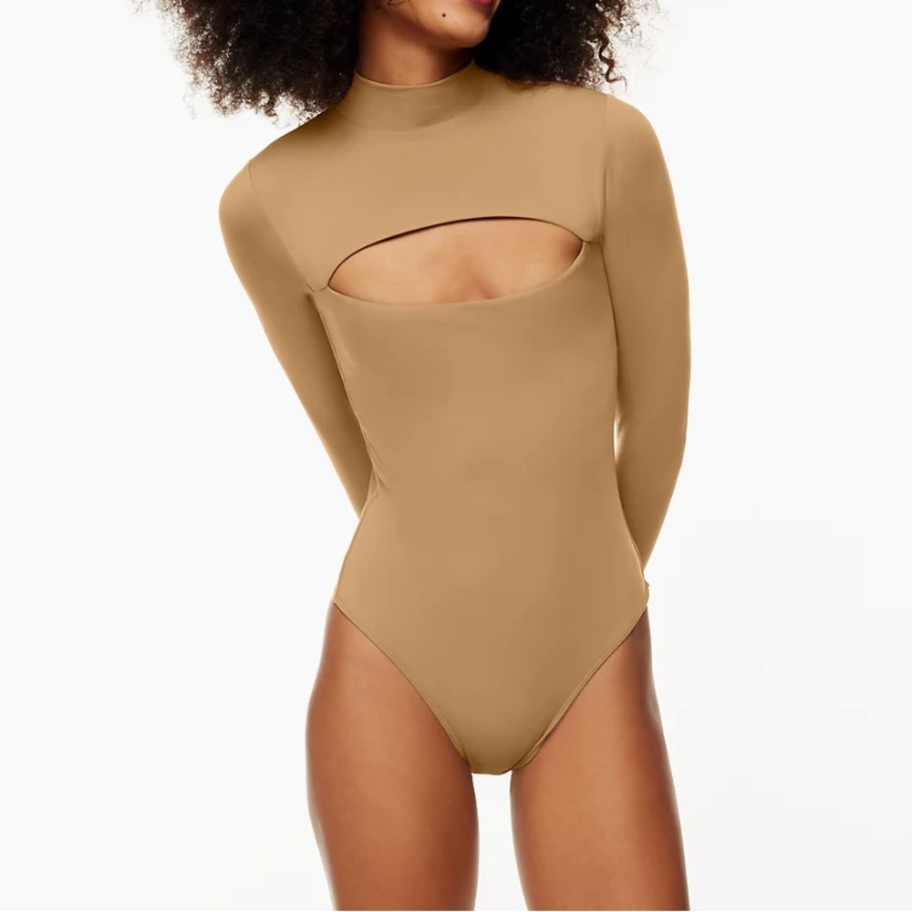 DUSTY ROSE PINK. Contour cut out long sleeve babaton bodysuit. XS. NWOT